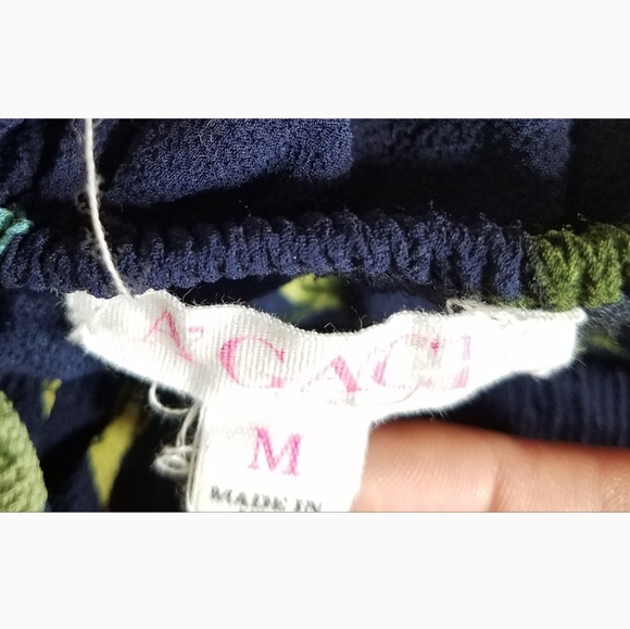 Crop Top Ruffle Off Shoulder - Picture 3 of 3